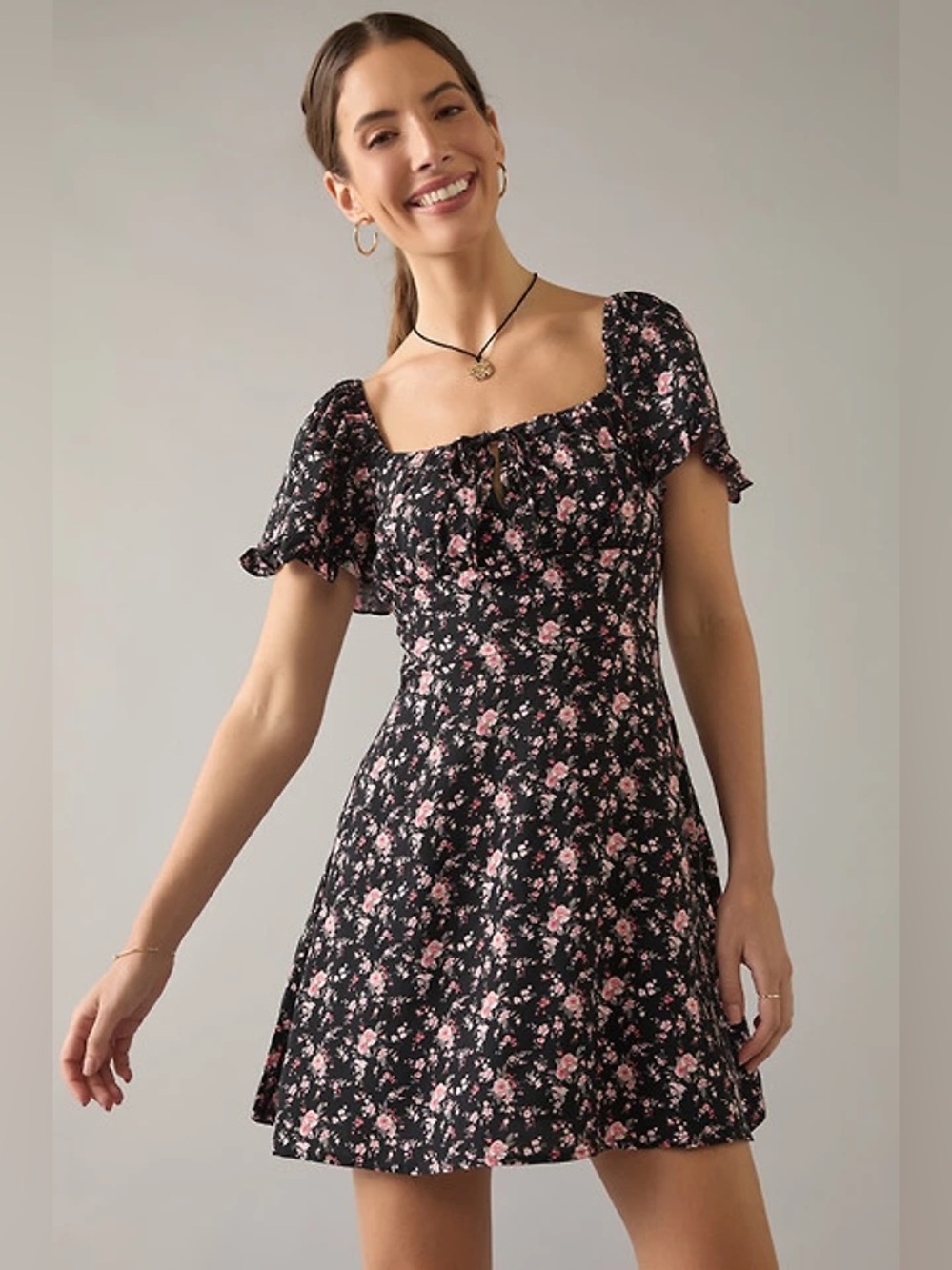 Francesca’s Amber Floral Ruched Bust Short Sleeve Mini Dress Small